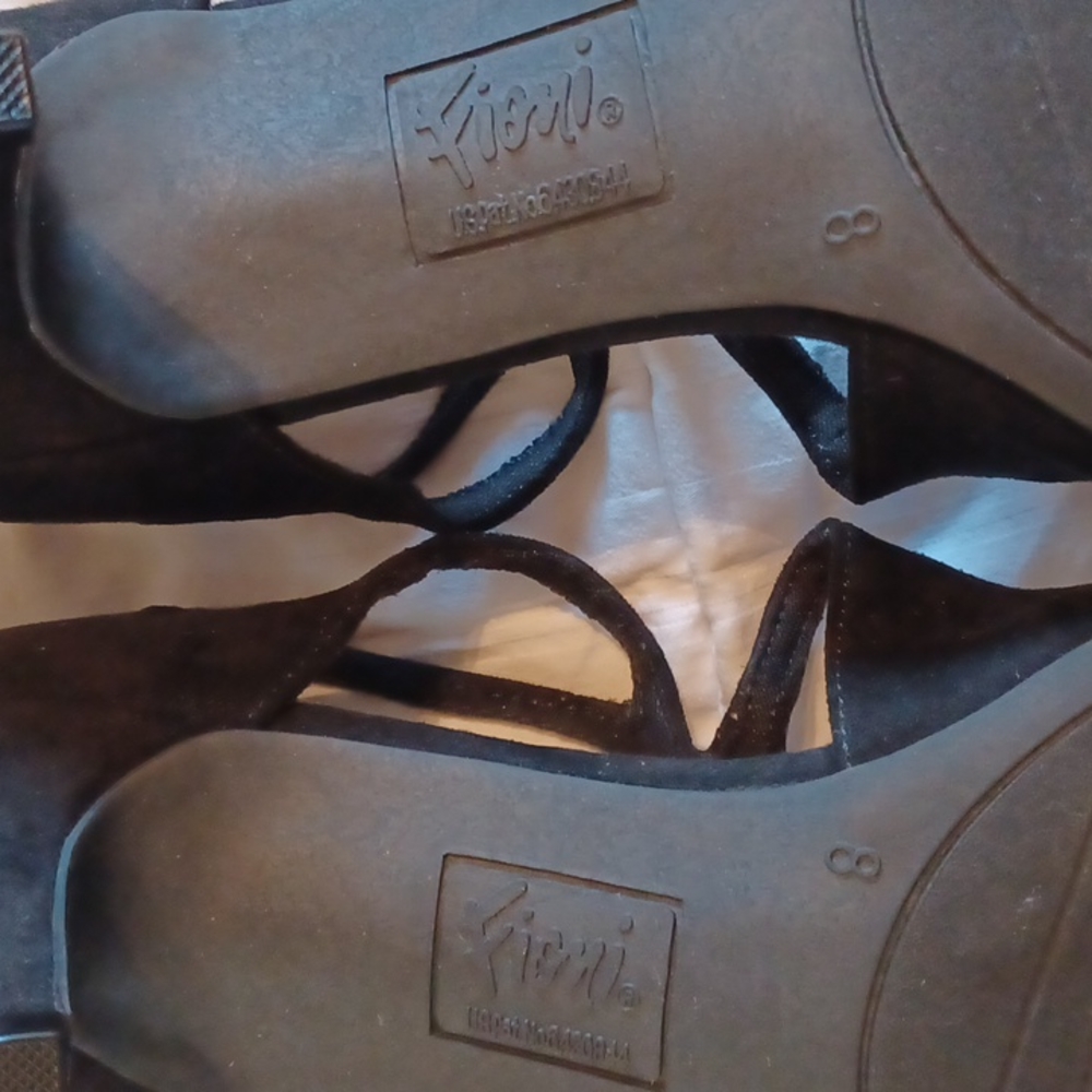 Heels - Picture 6 of 8